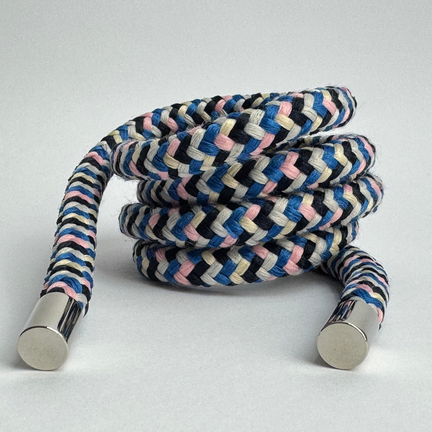 Cordoncino in colori blu, rosa, bianco e nero