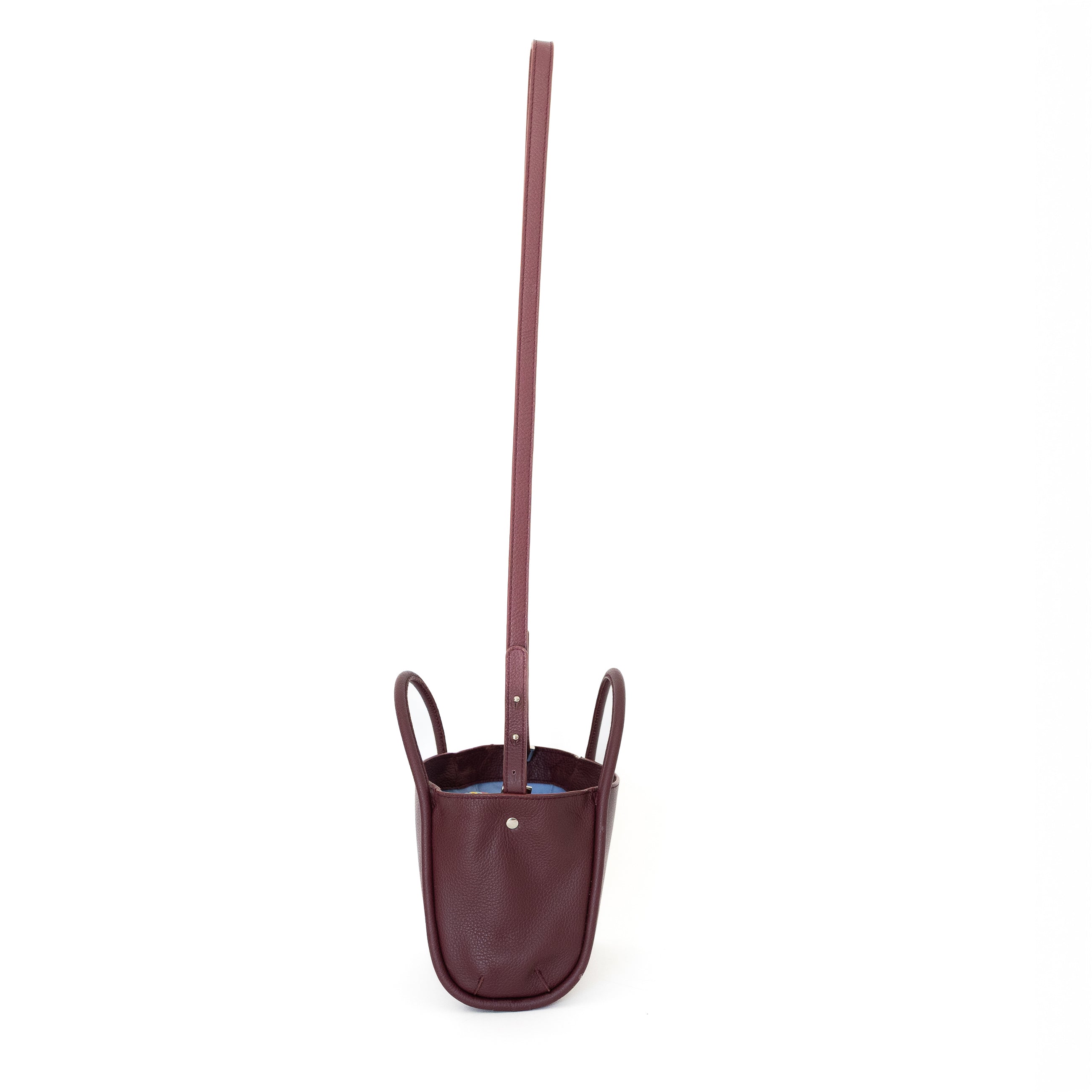  Mini Tote Mary bordeaux indossata a tracolla